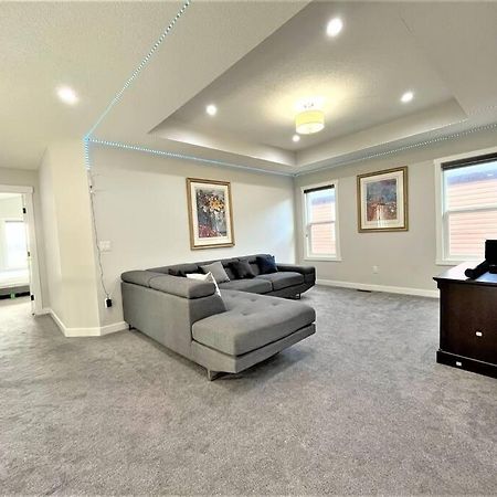 Villa Luxury Retreat For Large Groups YYC Esterno foto