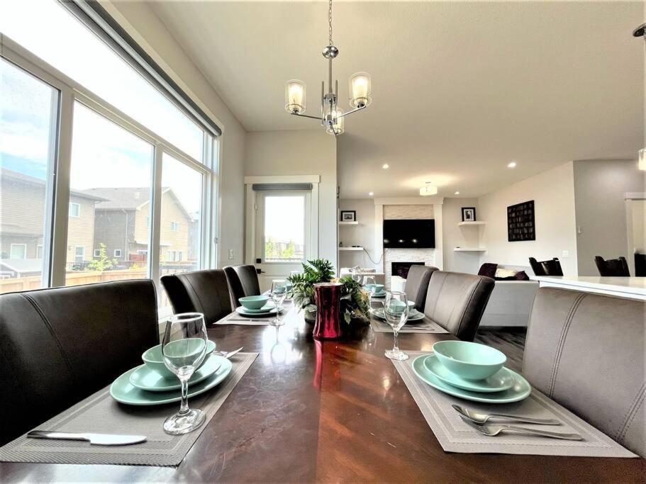 Villa Luxury Retreat For Large Groups YYC Esterno foto