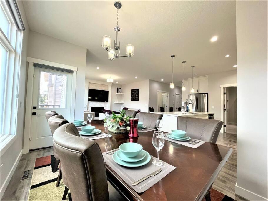 Villa Luxury Retreat For Large Groups YYC Esterno foto