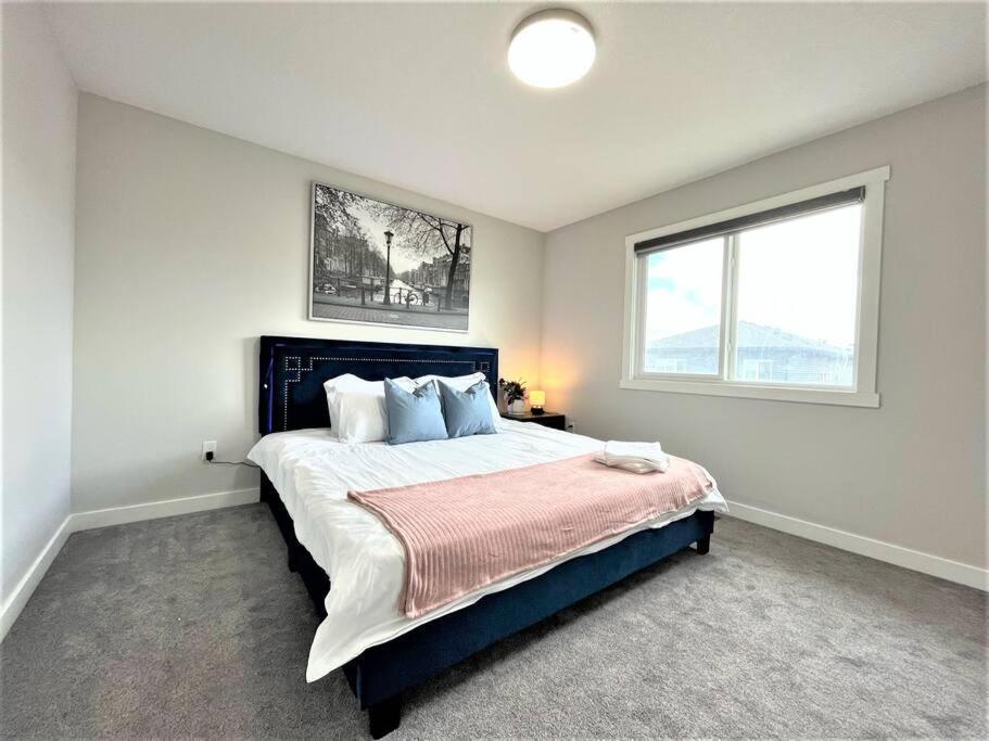Villa Luxury Retreat For Large Groups YYC Esterno foto