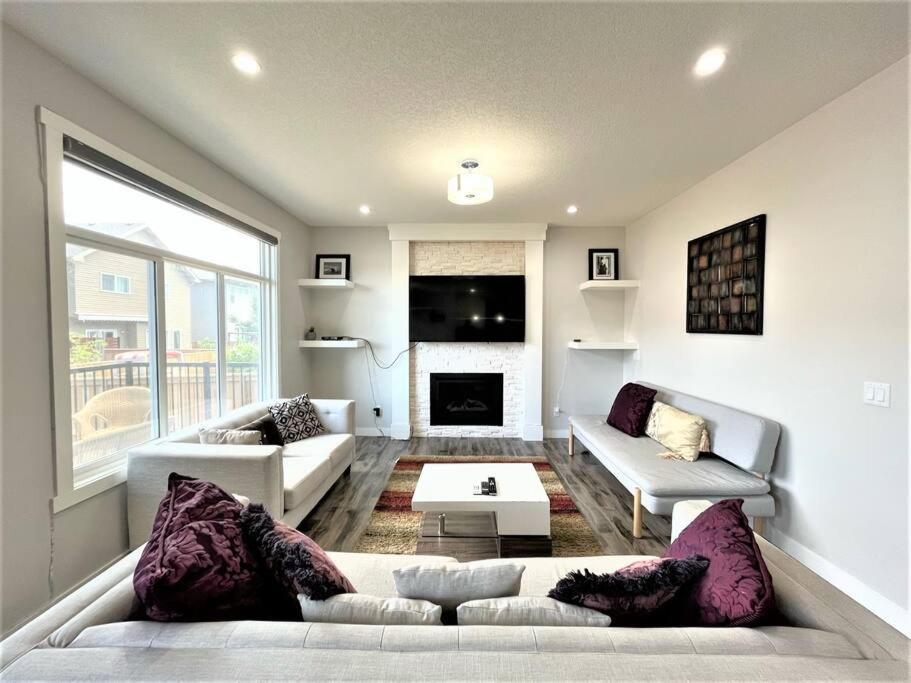 Villa Luxury Retreat For Large Groups YYC Esterno foto