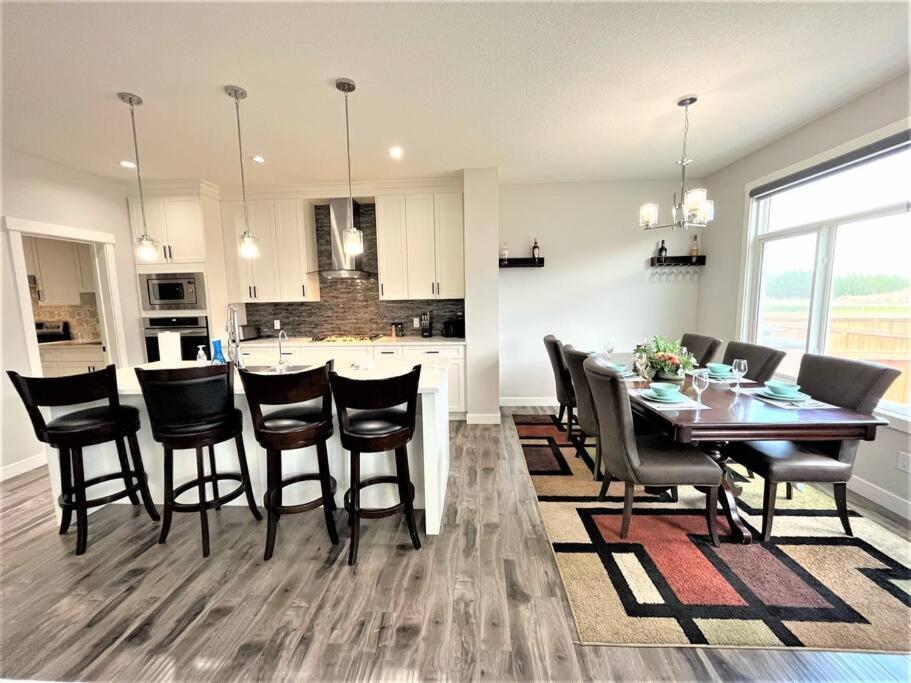 Villa Luxury Retreat For Large Groups YYC Esterno foto