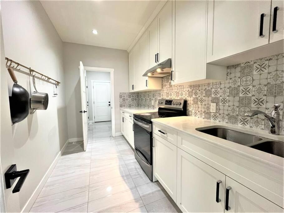 Villa Luxury Retreat For Large Groups YYC Esterno foto